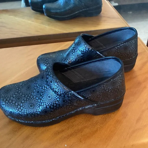 Dansko XP Clogs Medallion Print Size 39 - Picture 4 of 9